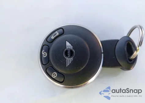 2010 Mini Cooper S из США, поврежденный, VIN WMWMF7C53ATX43586